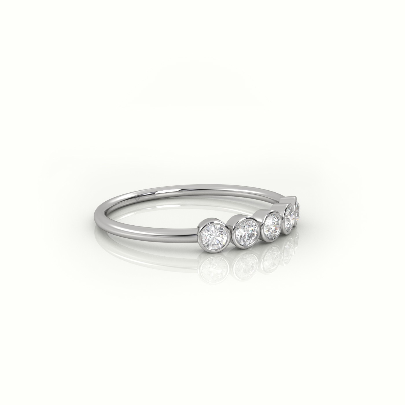 18k white gold  round cut diamond bezel setting designer ring Photos & images