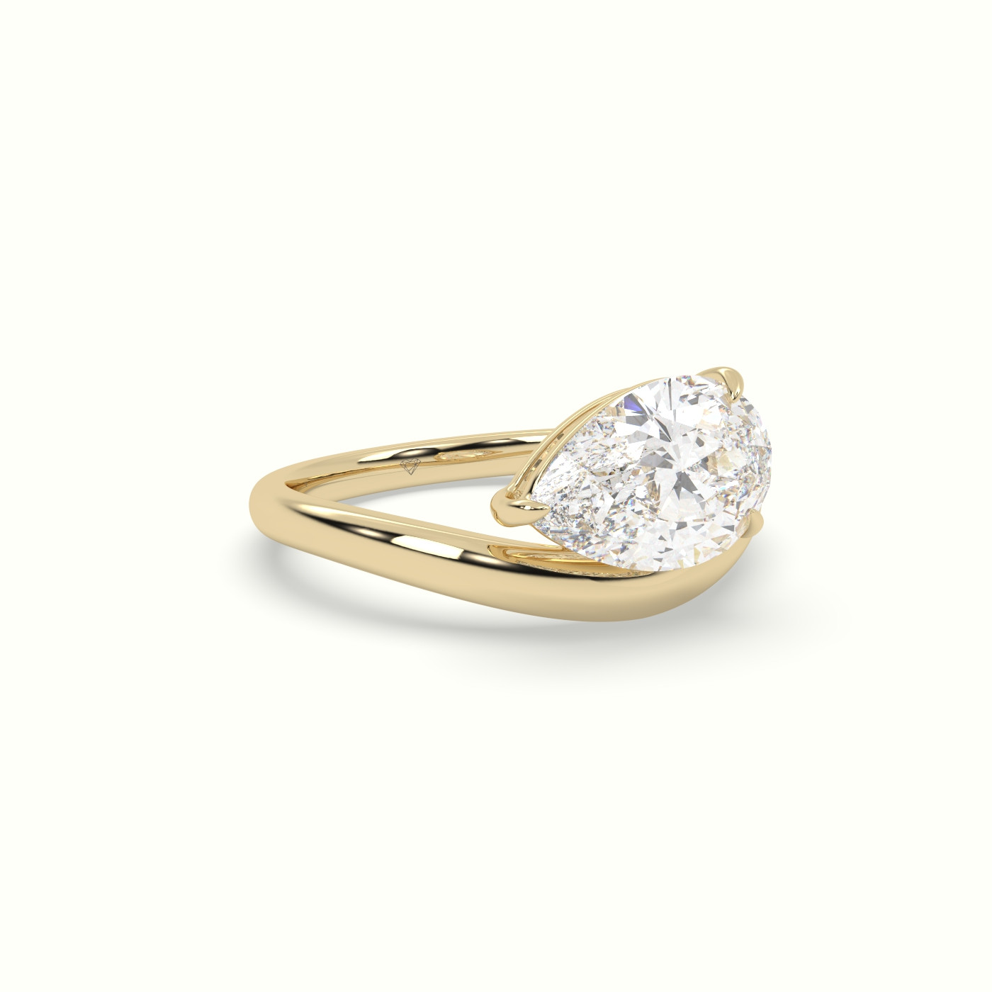 18k yellow gold pear diamond solitaire ring Photos & images