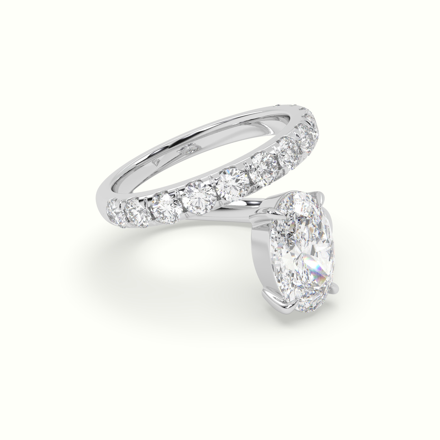 18k white gold oval diamond solitaire pavé ring Photos & images