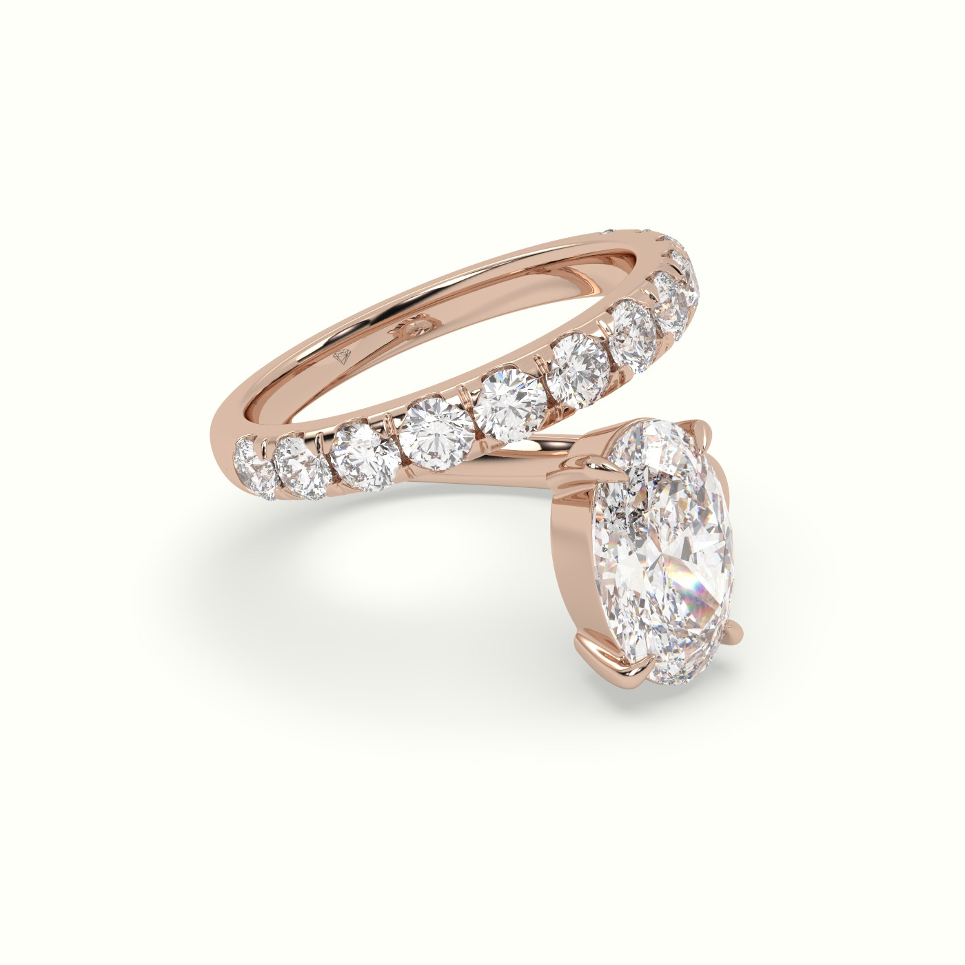 18k rose gold oval diamond solitaire pavé ring Photos & images