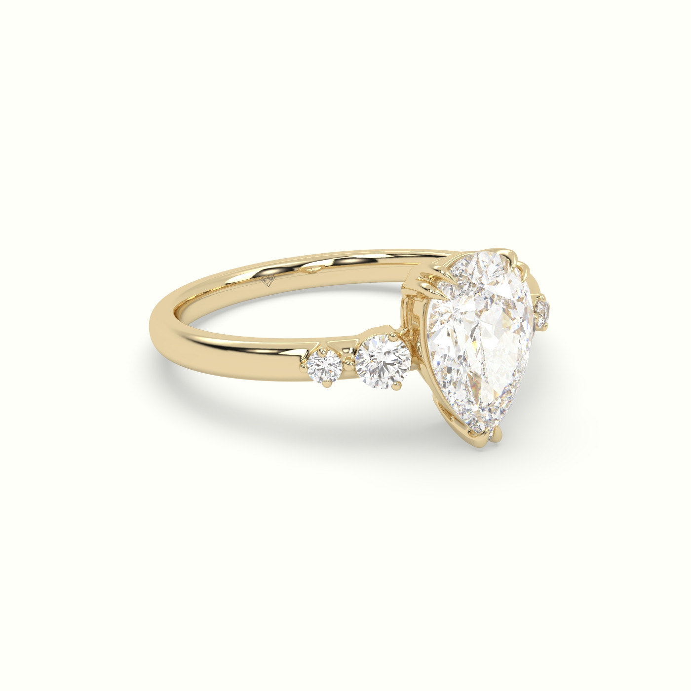 18k yellow gold pear diamond solitaire side stone ring Photos & images